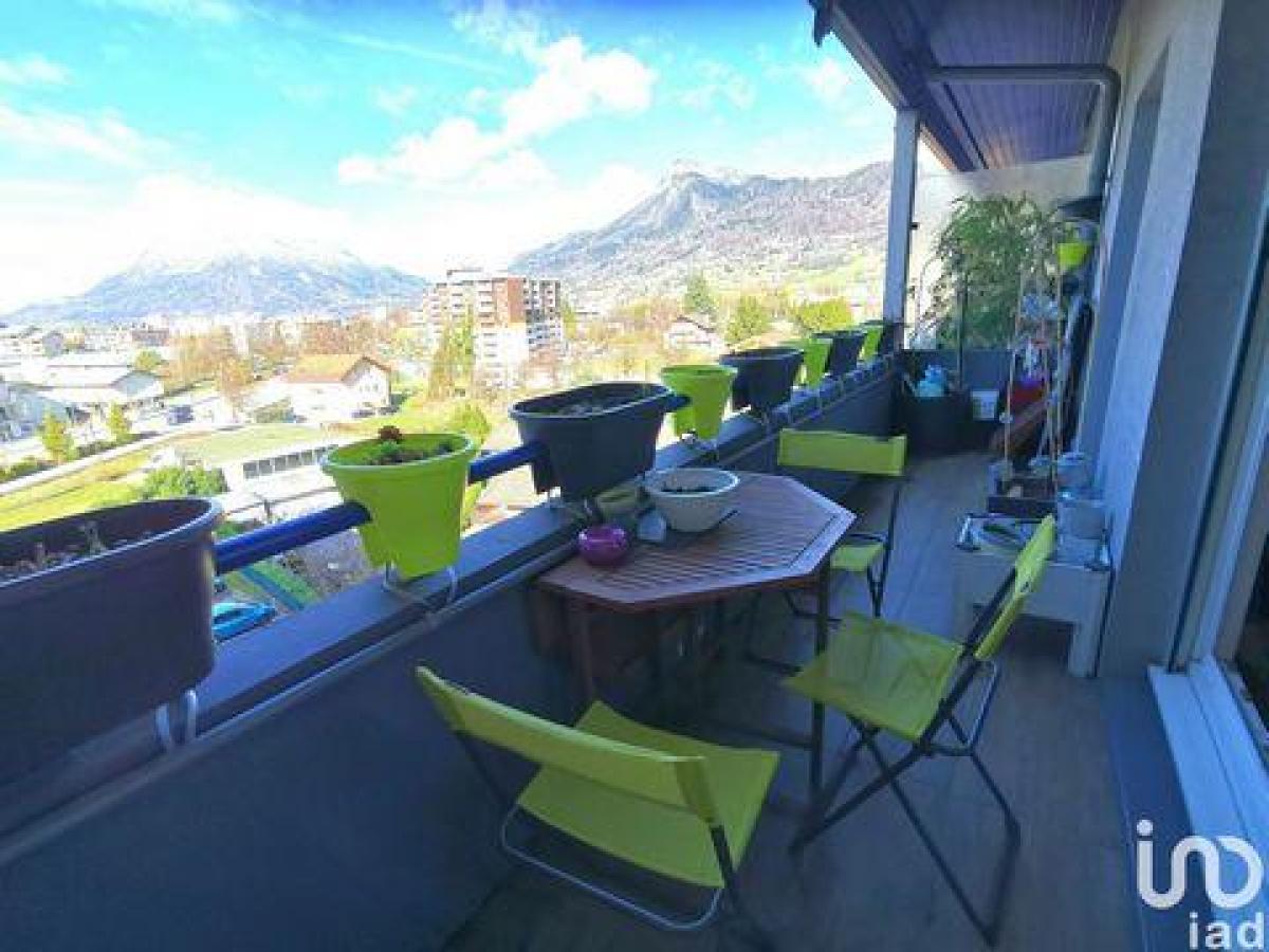 3 bedrooms Condo in Cluses, France No. 24053