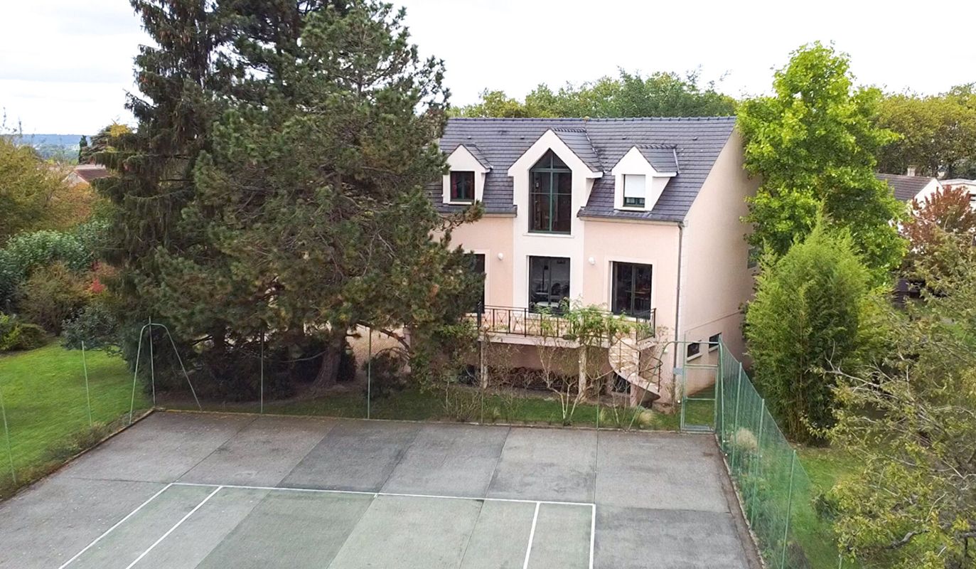 Casa de 4 dormitorios en La Queue-les-Yvelines, France No. 169190