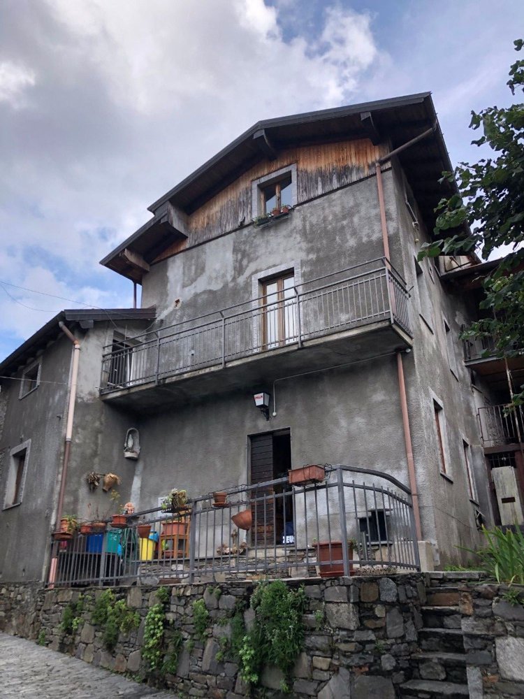 Gebäude in Tronzano Lago Maggiore, Italy 279m², Nr. 75042