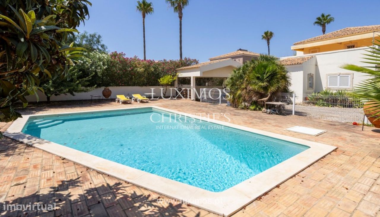 4 bedrooms Villa in Loule, Portugal No. 263352