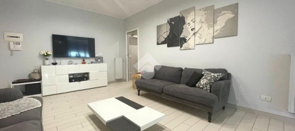 Apartamento de 2 dormitorios en Barletta, Italy No. 377619 3