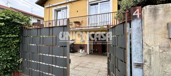 4غرفة منزل في Malnate, Italy رقم 265686 2