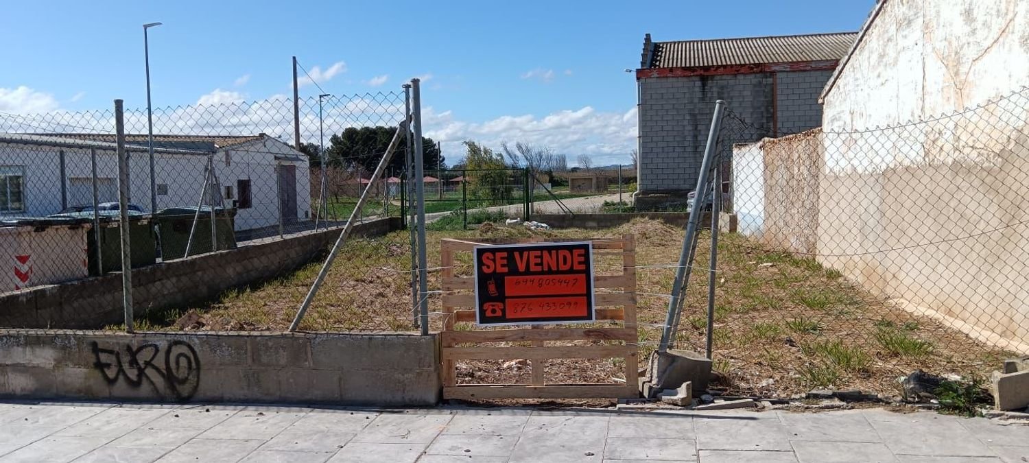Terrain à Pinseque, Spain 226m² No. 78725