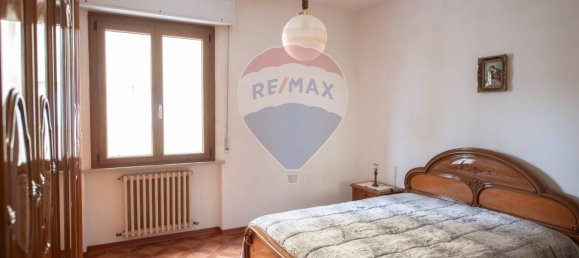 4 rooms Apartment in Montemarciano, Italy No. 7410 3