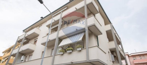 4 rooms Apartment in Montemarciano, Italy No. 7410 23