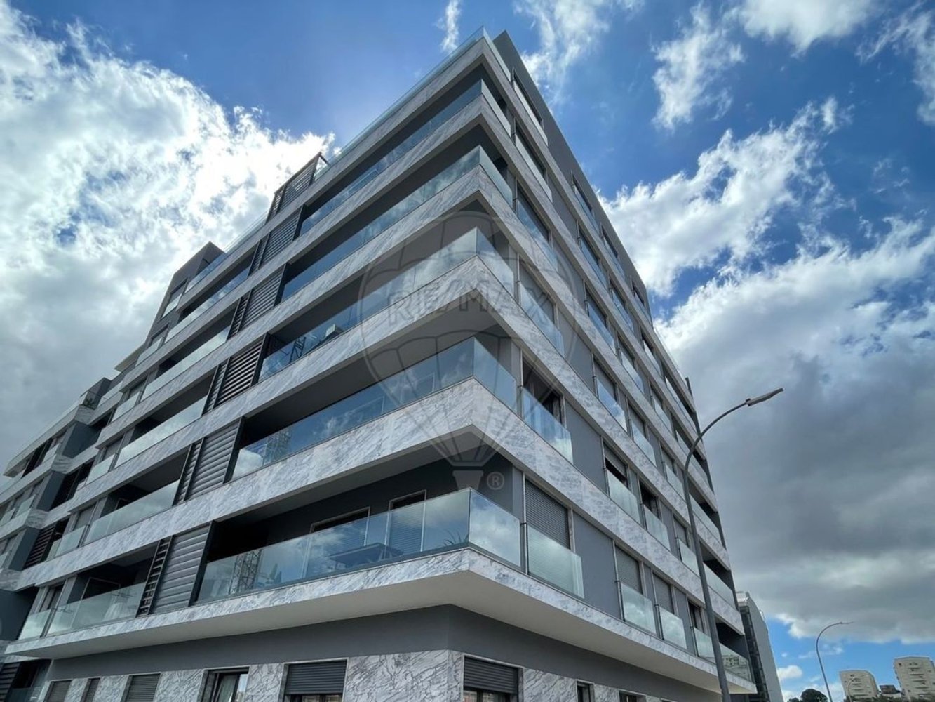 380m² Land in Amadora, Portugal No. 175021