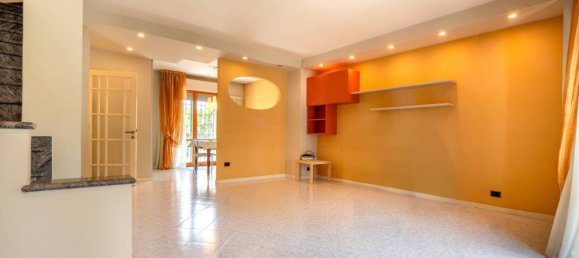 3 bedrooms House in Fano, Italy No. 262772 2