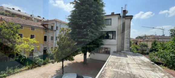 5 rooms Apartment in Vicenza, Italy No. 19251 8