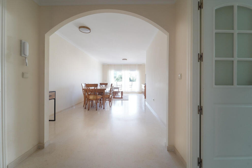 Apartamento de 2 dormitorios en Marbella, Spain No. 185268