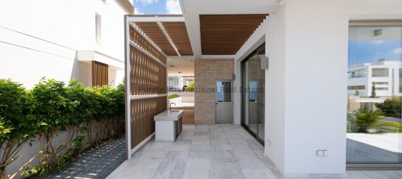 Villa de 4 dormitorios en Kissonerga, Cyprus No. 25595 5