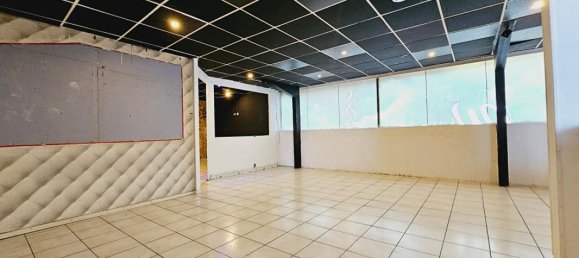 Propiedad comercial de 4 habitaciónes en Bourges, France No. 261221 5