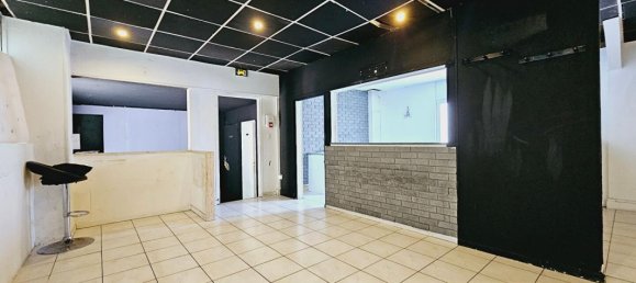 Propiedad comercial de 4 habitaciónes en Bourges, France No. 261221 6