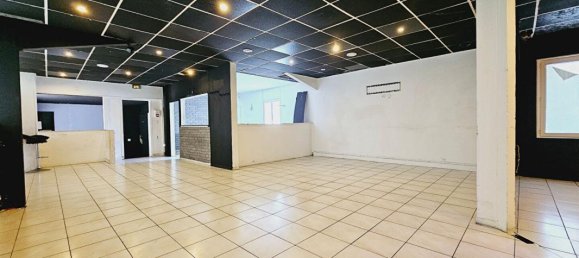 Propiedad comercial de 4 habitaciónes en Bourges, France No. 261221 2