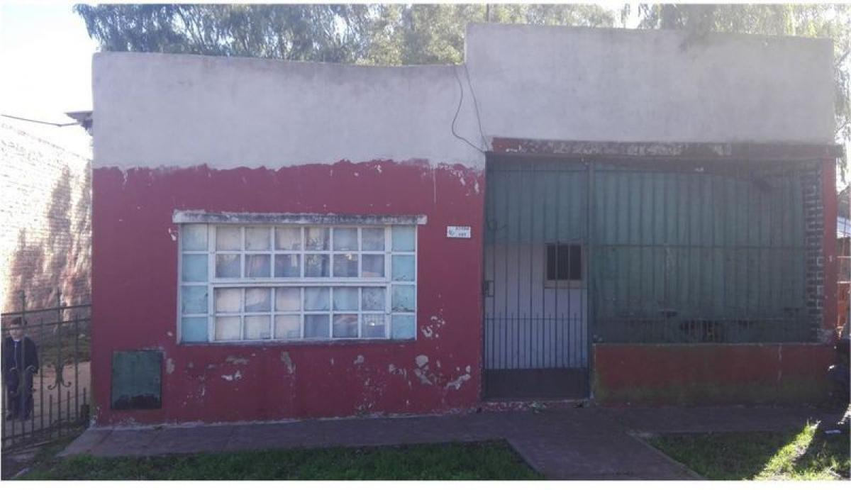 Casa de 2 dormitorios en Ezeiza, Argentina No. 62401