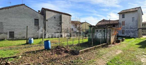 3 bedrooms House in Udine, Italy No. 169760 4