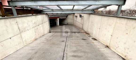  Garage in Simmering, Austria No. 258446 2