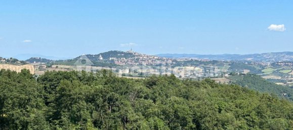 3 bedrooms House in Todi, Italy No. 39053 37