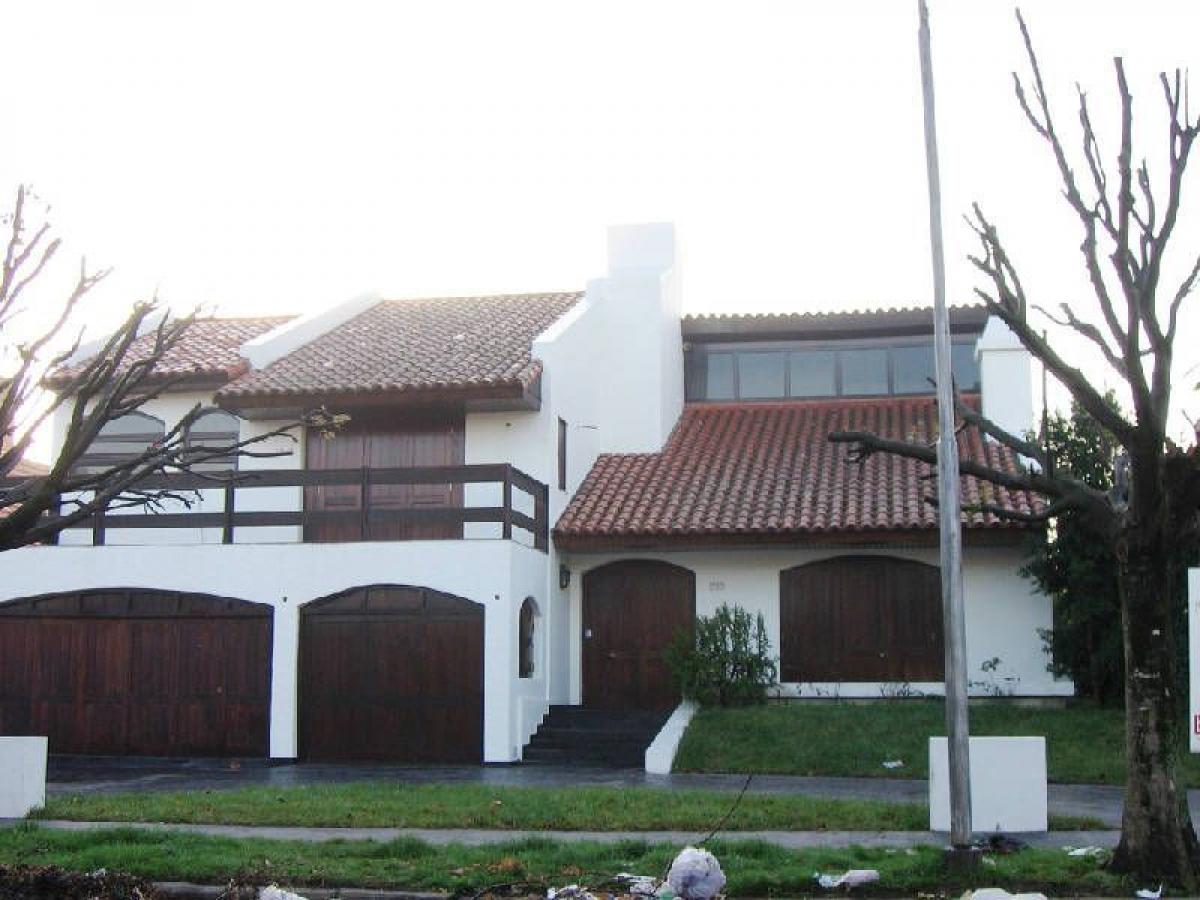 4 bedrooms House in Mar del Plata, Argentina No. 87981