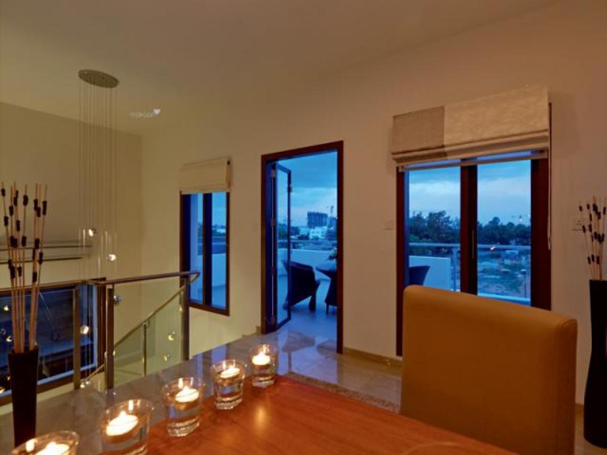 Casa de 4 dormitorios en Bangalore, India No. 55301