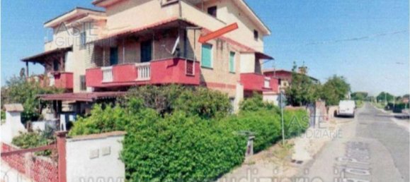 Apartamento de 3 habitaciónes en Pomezia, Italy No. 196536 2