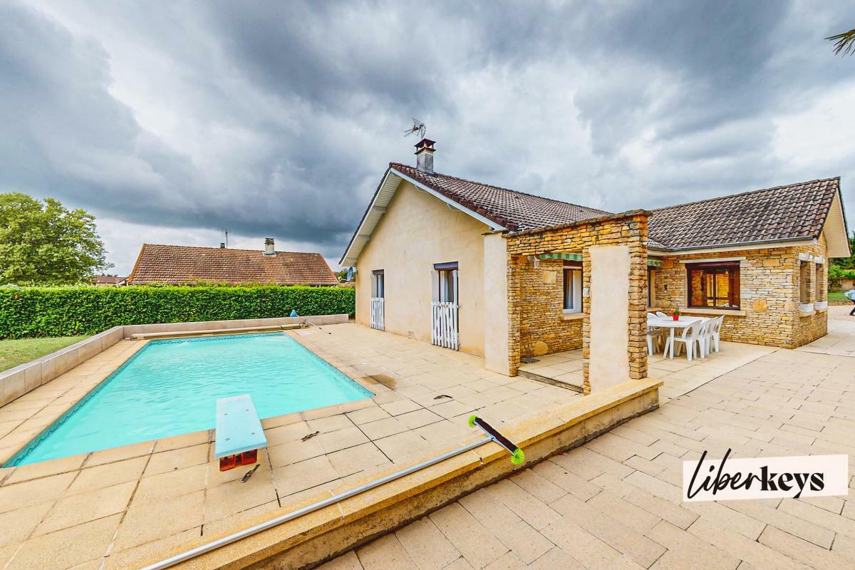 5 غرف نوم قلاع في Saint-Marcel-Bel-Accueil, France رقم 355477