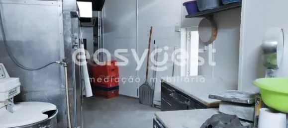 251m² Commercial property in Odivelas, Portugal No. 178038 9