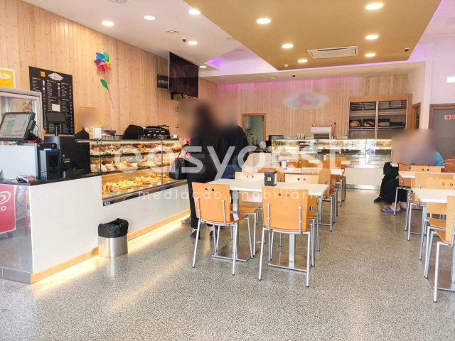 251m² Commercial property in Odivelas, Portugal No. 178038