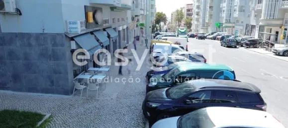 251m² Commercial property in Odivelas, Portugal No. 178038 25