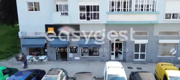 251m² Commercial property in Odivelas, Portugal No. 178038 23