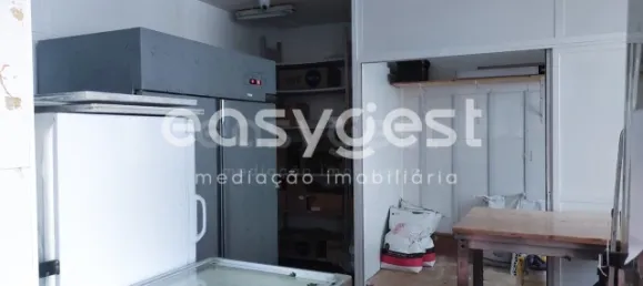 251m² Commercial property in Odivelas, Portugal No. 178038 14