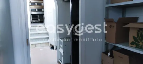 251m² Commercial property in Odivelas, Portugal No. 178038 13