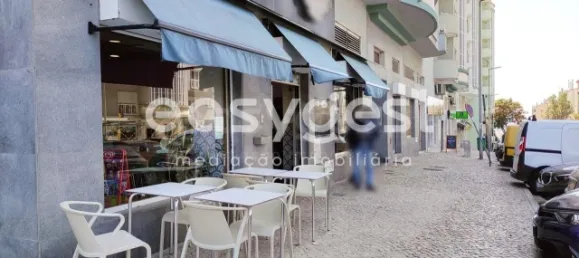 251m² Commercial property in Odivelas, Portugal No. 178038 3