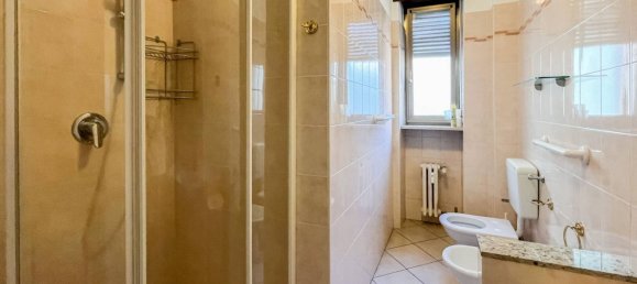 2 bedrooms Apartment in Turin, Italy No. 380307 11
