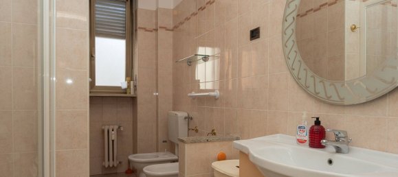 2 bedrooms Apartment in Turin, Italy No. 380307 9