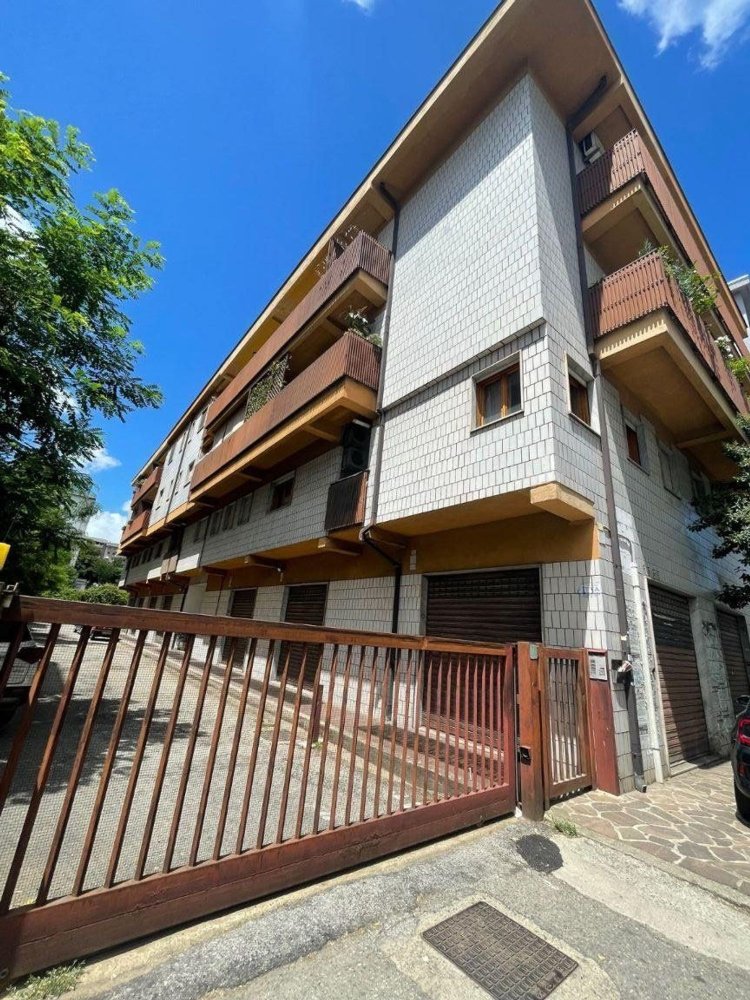 5 rooms Apartment in Cosenza, Italy No. 303599