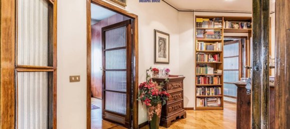 3 bedrooms Apartment in Milan, Italy No. 325727 10