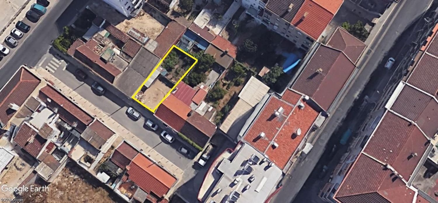  Land in Barreiro, Portugal No. 211077