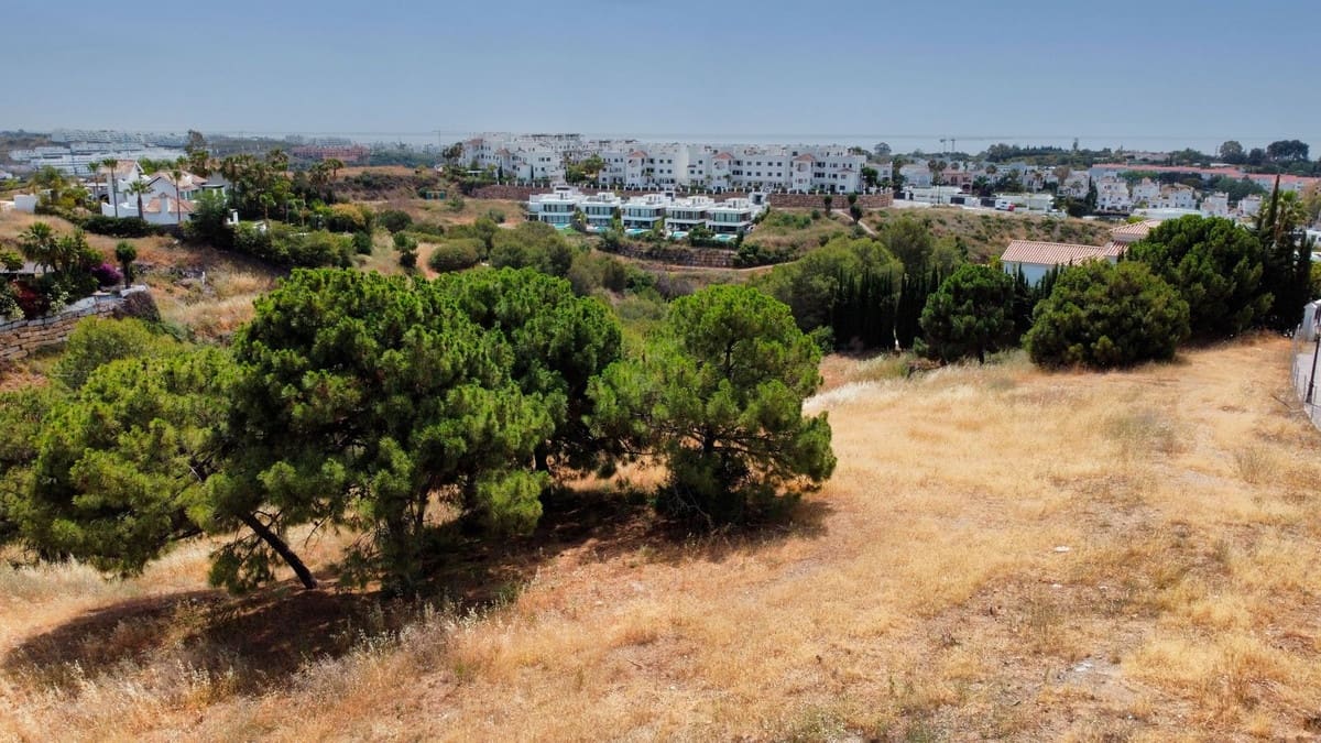 575m² Land in Estepona, Spain No. 191091