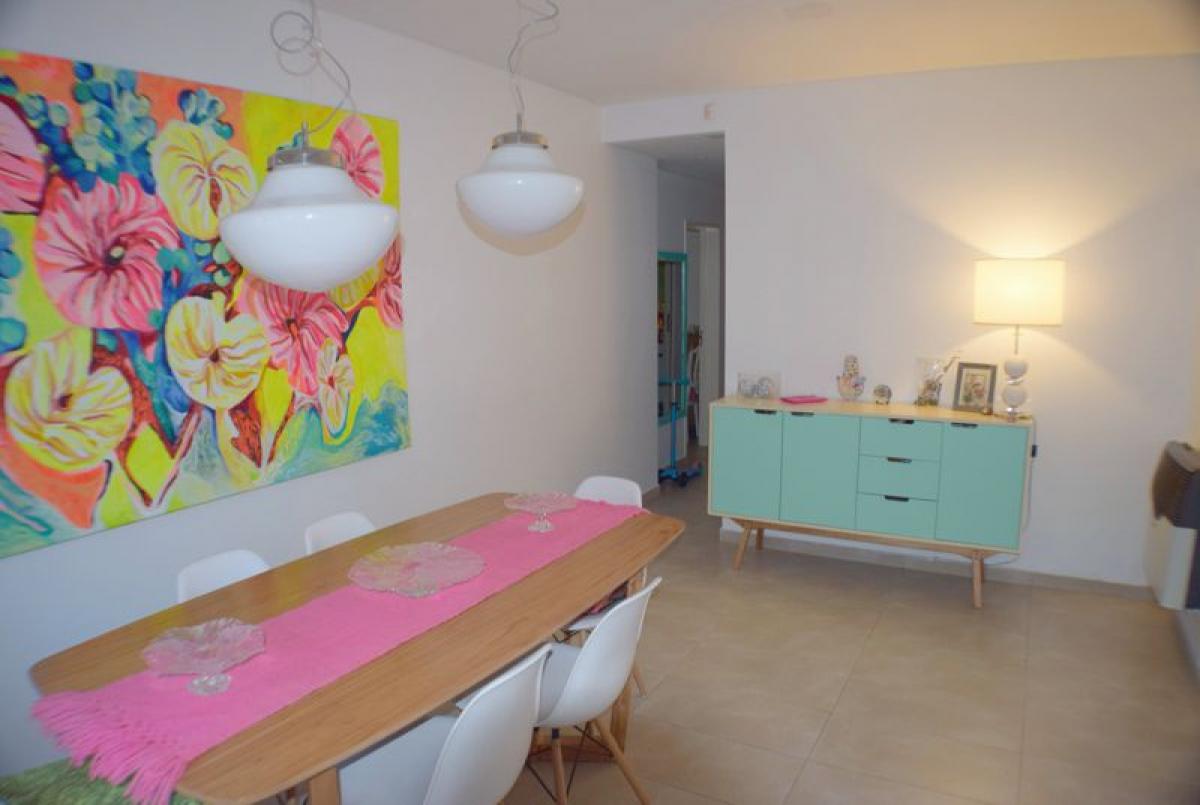 Casa de 3 dormitorios en Bermúdez, Argentina No. 52468