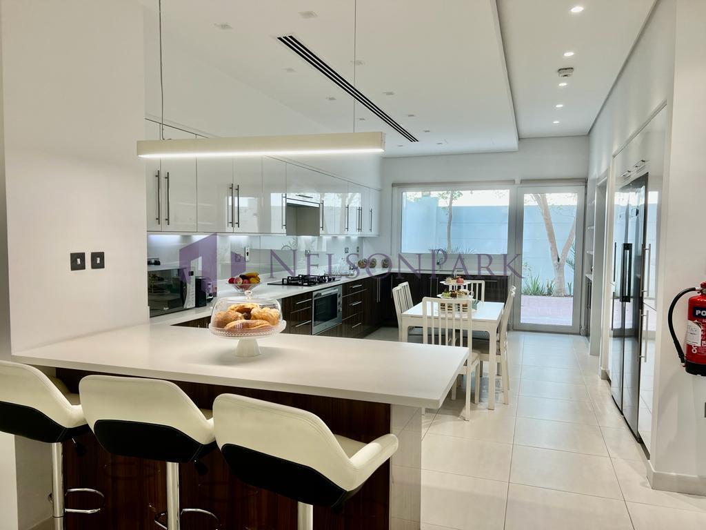 Вилла с 4 спальнями в Доха, Катар № 1901