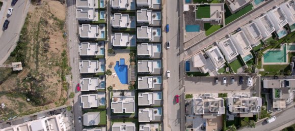 3 bedrooms Villa in La Florida, Spain No. 9338 3