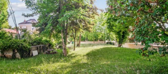 817m² Building in Chelles, France No. 345814 4