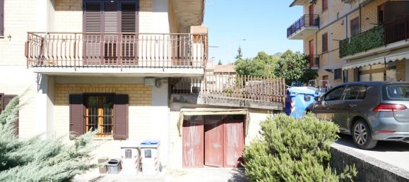 Квартира с 6 комнатами в Губбио, Италия № 358628 20