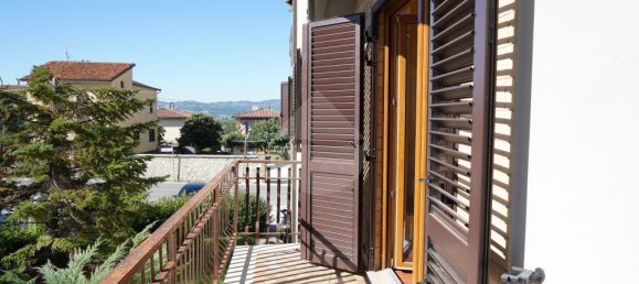 Квартира с 6 комнатами в Губбио, Италия № 358628 9