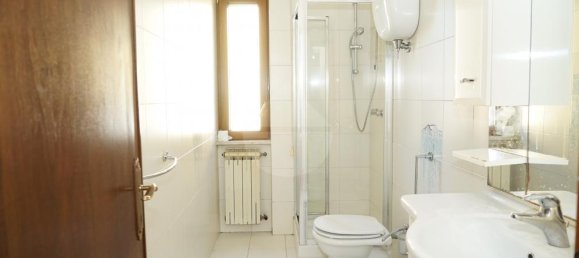 Квартира с 6 комнатами в Губбио, Италия № 358628 19