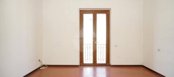 Квартира с 6 комнатами в Губбио, Италия № 358628 13