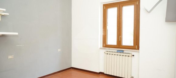 Квартира с 6 комнатами в Губбио, Италия № 358628 17