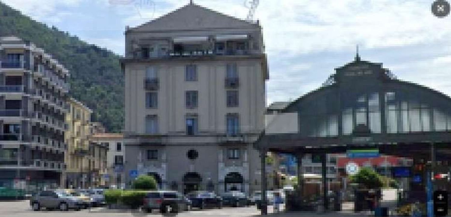 12 rooms Apartment in Como, Italy No. 181391