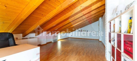 Apartamento de 2 dormitorios en Airuno, Italy No. 349826 2