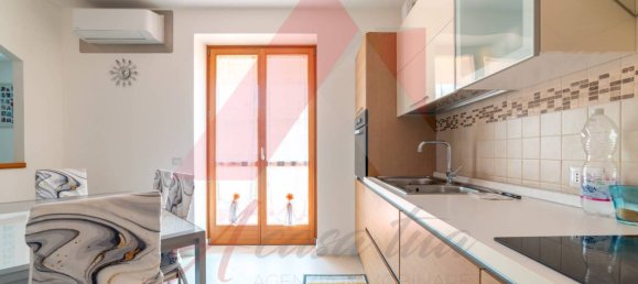 Apartamento de 2 dormitorios en Airuno, Italy No. 349826 20